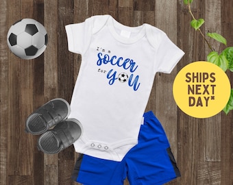 Soccer Sports Baby Onesie para padres deportivos, Traje de manga corta Gerber Baby, Regalo de baby shower para bebé nuevo, Soy un fútbol para ti Onesie