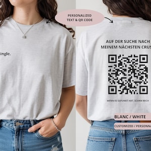 Peut inclure: T-shirt gris clair avec le mot "single" imprimé sur le devant. Le dos du t-shirt présente le texte "AUF DER SUCHE NACH MEINEM NÄCHSTEN CRUSH" et un code QR. Le t-shirt est blanc et personnalisable.