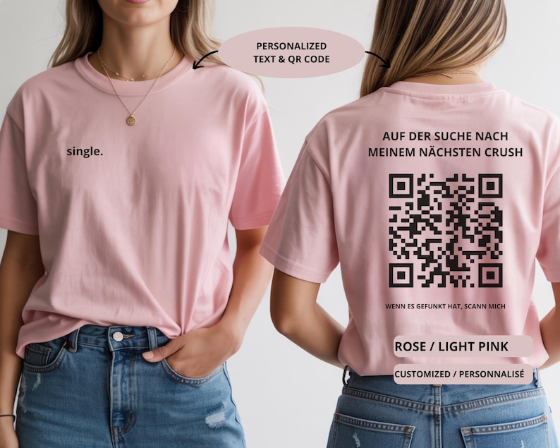 May include: Light pink t-shirt with the word "single" on the front. The back of the shirt features a QR code and the German text "AUF DER SUCHE NACH MEINEM N&Auml;CHSTEN CRUSH" and "WENN ES GEFUNKT HAT, SCANN MICH".