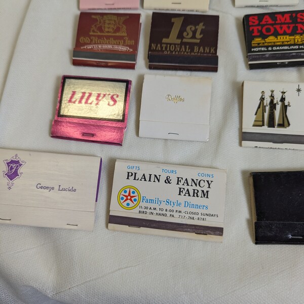 20 vintage larger matchbooks from restaurants, hotels,bars and clubs in the USA.