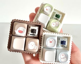 Desktop Mechanical Keyboard Fidget Toy - Creamy and Clicky Custom Switches & Warawara Blue Keycaps 4 Button Keyboard Sensory ADHD Keychain