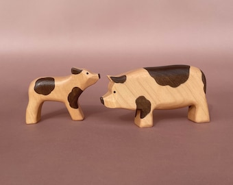 Wooden pig & piglet figurine (2pcs) | Wooden Farm Animals Toys | Pig toy | Handmade Eco-friendly Toys for Kids | Wooden Toy