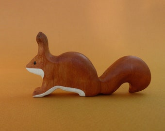 Wooden squirrel figurine - Woodland animals toys - Toys for imaginative play - Squirrel toys