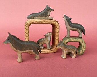 Wooden figures of wolves (5 pcs) - Toy wooden animals - Wooden toys - Toy woodland animals - Natural wooden toys - Wolf toy