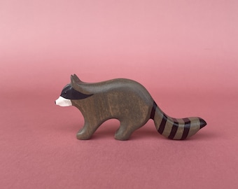 Wooden raccoon figurine - Wooden animal toys - Forest animal toys -  Wooden animal figurines - Raccoon toy