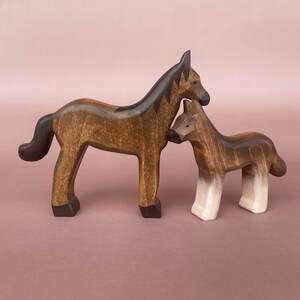 Wooden horse & foal figurine 2pcs Wooden animal toys Farm animals Horse toy Natural Toys Wooden Toy Wooden animal figurines image 2