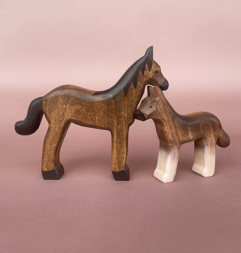 Wooden horse & foal figurine 2pcs Wooden animal toys Farm animals Horse toy Natural Toys Wooden Toy Wooden animal figurines image 2