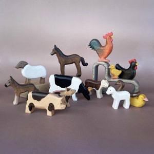 Wooden Farm Animal Figurines set (16 pcs) - Wooden Toys  - Gift for Child