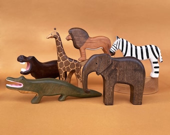 Conjunto de figuras de animales africanos de madera (6 piezas) - Elefante de madera, caimán, cebra, hipopótamo, jirafa y león - Figura de animales Safari de madera