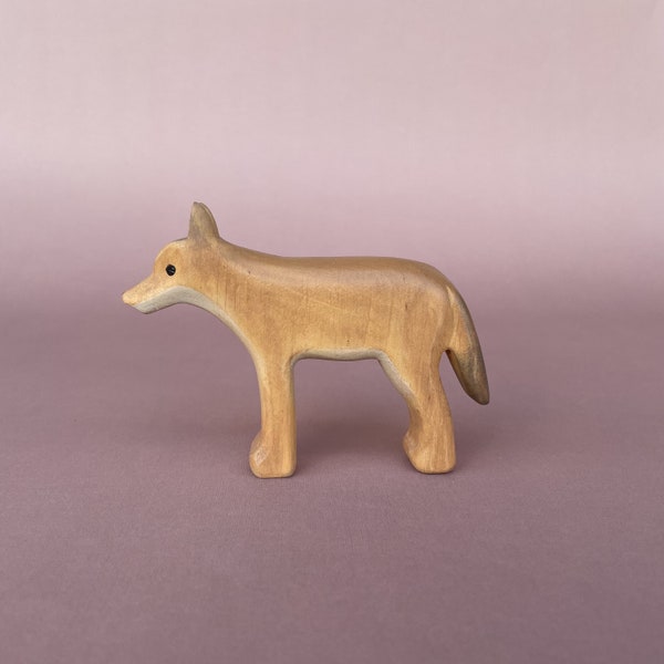 Wooden coyote figurine (1 pcs) - Wooden animals toys - Wooden toys - Woodland animal toys - Natural wooden toys - Coyote toy