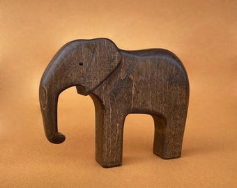 Wooden elephant figurine - Animal figurines - Toy wooden animals - Figurines of African animals - Wood elephant toy