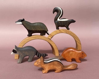 Wooden figures of forest animals (5 pcs) - Woodland animal toys - Wooden toy - Wooden Raccoon, Skunk, Beaver and chipmunk toys