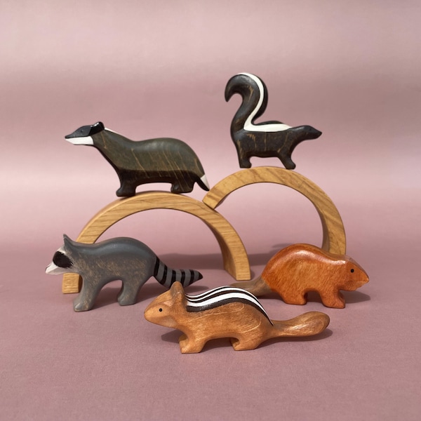 Wooden figures of forest animals (5 pcs) - Woodland animal toys - Wooden toy - Wooden Raccoon, Skunk, Beaver and chipmunk toys