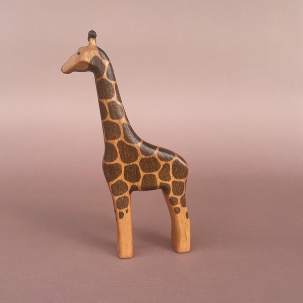 Wooden giraffe toy - Wooden animal toys - Safari animal figurine - Waldorf wooden animal figurines - Wood giraffe figurine
