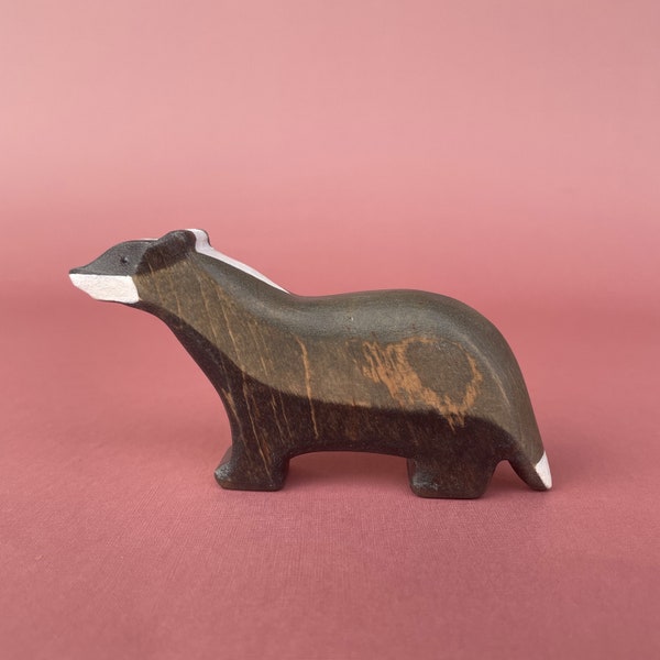 Wooden badger figurine - Wooden animal toys - Wooden animal figurines - Badger toy