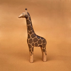 Set mit afrikanischen Tierfiguren aus Holz 6 Stück Elefanten, Alligator, Zebra, Nilpferd, Giraffen und Löwenspielzeug aus Holz Safari-Tierfigur aus Holz Bild 7