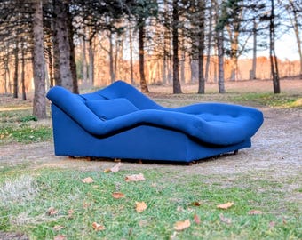 1970's Cocoon-Style Wave Chaise Lounge Chair