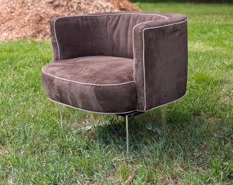 Vladimir Kagan Floating Lucite Swivel Lounge Chair, circa 1960s