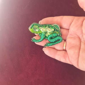 Handmade Beaded Lucky Frog Brooch - Whimsical Green Pin for Good Luck, beaded frog, frog pin