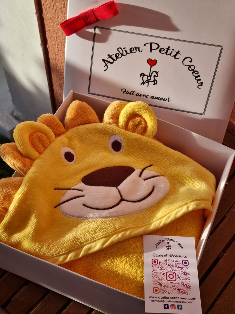 Serviette à Capuche Avec Oreilles Lion Pour Bébé – 80 X 80 Cm En 100% Coton – Motif Lion Jaune Doré – Pour Bain, Plage, Voyage