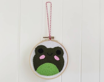 Punch Needle Wall Hanging, Cute Frog Wall Decor, Mini Wall Rug