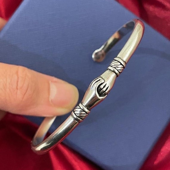 Hug bracelet silver discount