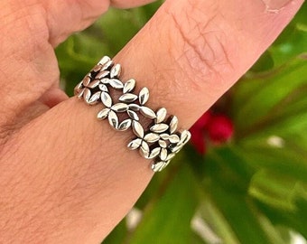 Chunky Silver Ring,Delicate Ring,Rings for Women,Adjustable Ring, Gift for her,Thumb Ring,Dainty Silver Ring,Tiny Leaves,Valentines Day Gift