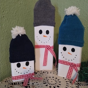 3 Cute Rustic Snowmen