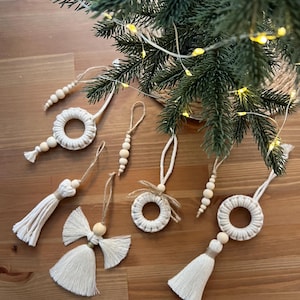 Handgefertigtes Makramee Weihnachtsschmuck Set: Boho Holiday Decor