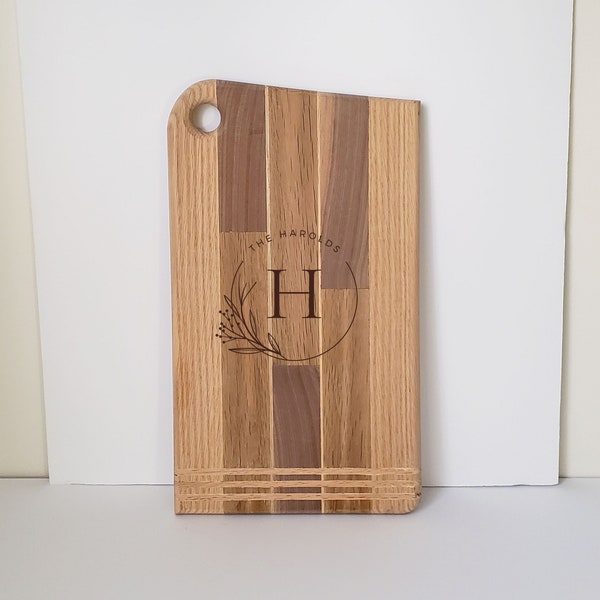 Family Name Monogram Custom Cutting Board, Personalized Cutting Board, Custom Engraved Cheese Board, Anniversary Gift, Gift for parents, 011