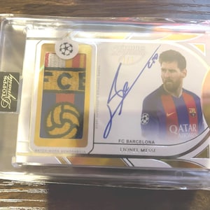 Lionel Messi Fan Made Topps Dynasty Style Patch Auto Karte | Personalisiertes Fußball Sammlerstück | FC Barcelona inspirierte Kunstkarte | Fan Made Replica