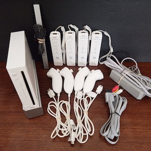 Vintage Nintendo Wii Gaming Console Bundle W/ 5 Video Games