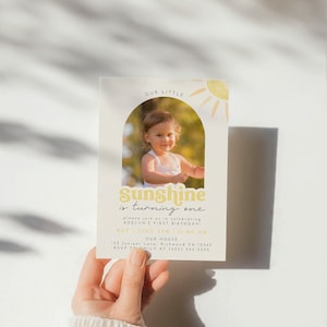 Convite de aniversário Little Sunshine, Convite Sun, Convite de primeiro aniversário Sunshine, Menina de primeiro aniversário, Nosso primeiro aniversário Little Sunshine