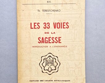 Op de afbeelding: Een beige paperback getiteld LES 33 VOIES DE LA SAGESSE door Th. Terestchenko. De kaft bevat rode tekst, een zwart embleem en vage lijntekeningen van Egyptische figuren. Uitgegeven door EDITIONS DES CAHIERS ASTROLOGIQUES in Nice.