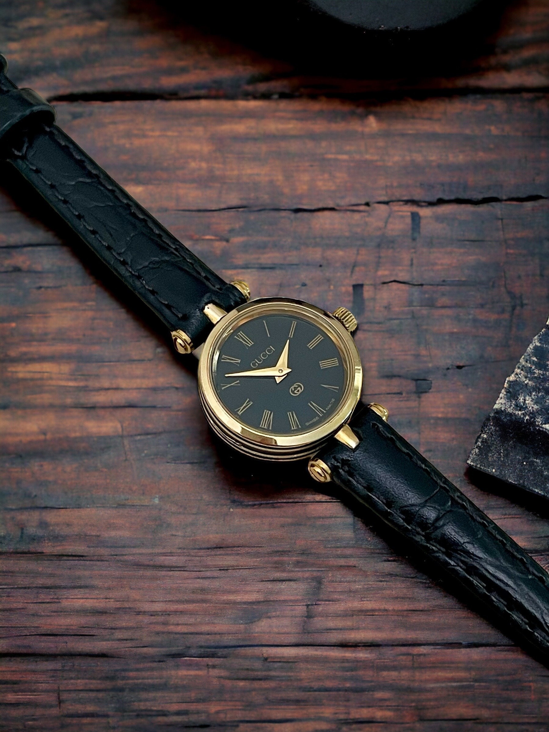 Vintage Gucci Roman Numeral Black Leather Watch main image 0