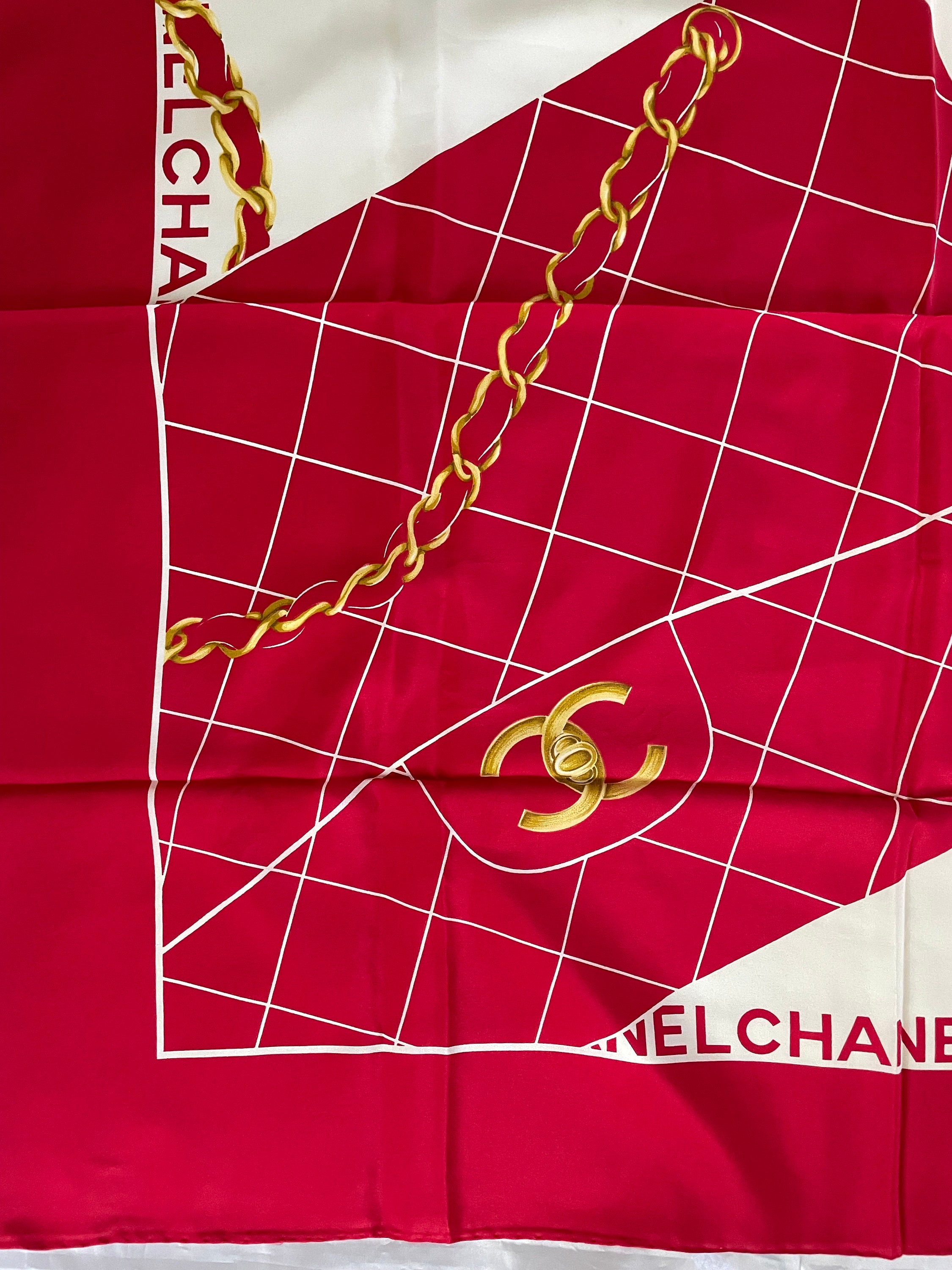 CHANEL 赤いバッグデザイン スカーフ Chanel Vintage Scarf – Red Silk With Signature Flap Bag