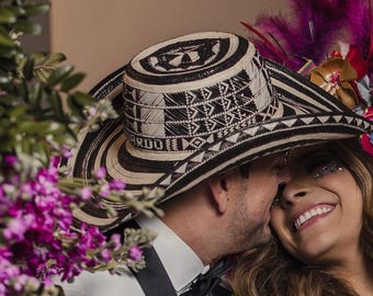 Sombrero de Novio para Bodas – Sombrero Vueltiao Colombiano Personalizado / Sombrero de Paja Hecho a Mano para Bodas Latinas y Celebraciones Culturales