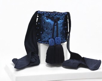 Bolso Wayuu Azul Hecho a Mano - Bandolera con Lentejuelas y Correa Ajustable / Bolso de Hombro Artesanal Colombiano / Mochila Colombiana