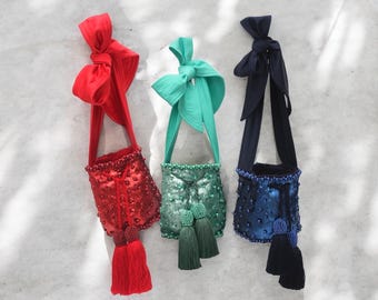 Bolso Wayuu Azul Hecho a Mano - Bandolera con Lentejuelas y Correa Ajustable / Bolso de Hombro Artesanal Colombiano / Mochila Colombiana