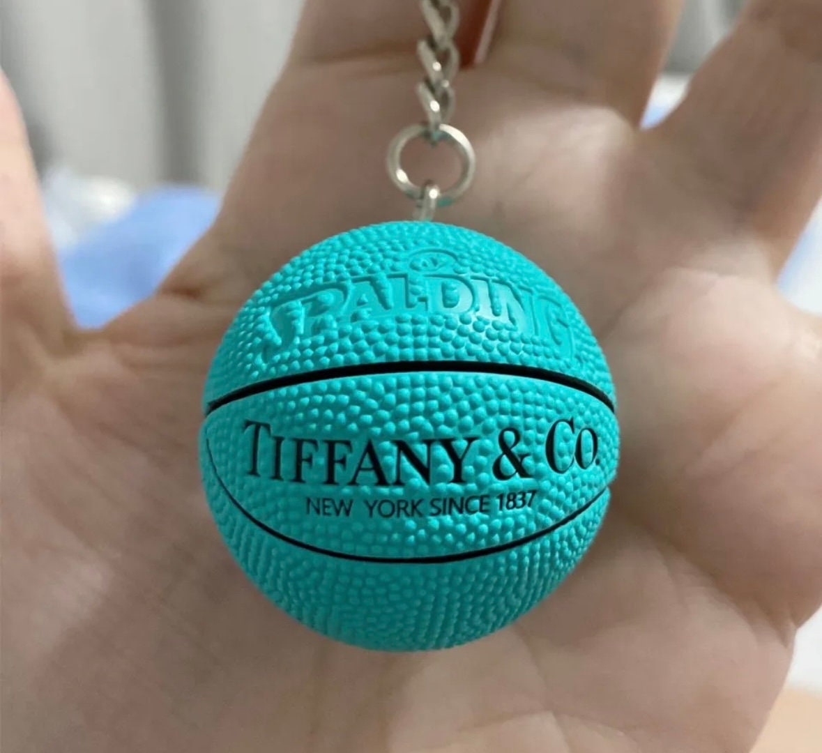 Idol Wagen Habubu tiffany and co basketball keychain Schlittschuh
