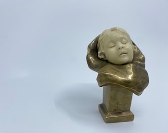 Small bust Dominique Alonzo art deco, sleeping baby, size 21/2" signed on the base