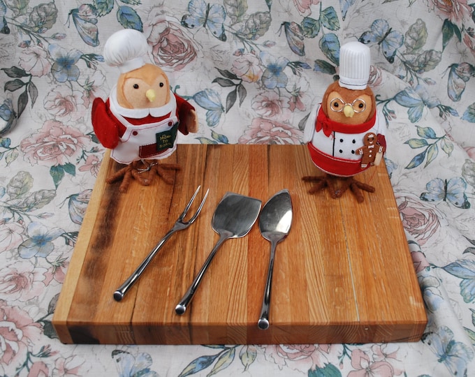 Reclaimed Oak Cutting Board with Walnut Accent (14 1/4"x10 7/8")