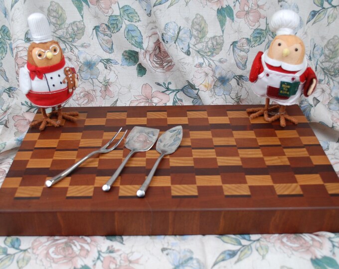 Large Handcrafted End grain Hardwood Cutting Board (19" x 11 3/4" x 1 3/4")