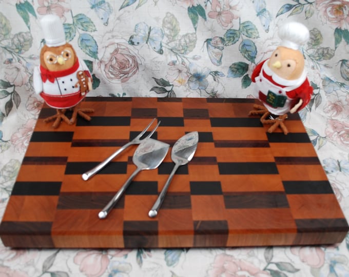 Large End Grain Patterned Cutting Board (19 1/8" x 12 3/8" x 2")