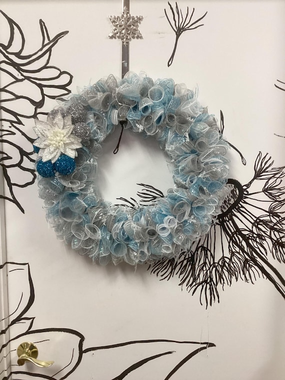18" Hanging Wreath
