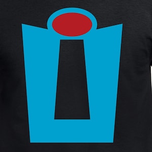 Puede incluir: Camiseta negra con un gr&aacute;fico azul y rojo de una letra I estilizada. La letra I est&aacute; delineada en negro y tiene un c&iacute;rculo rojo en la parte superior.