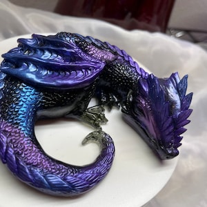 Custom sleeping resin dragon figure home / office decor