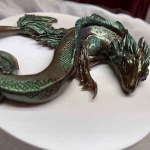 Aangepaste slapende hars waterslang draak figuur huis/kantoor decor