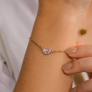 Pulsera personalizada con dos corazones y piedras de nacimiento: joyería para madre e hija
