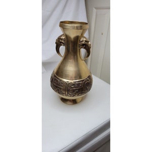Vase en laiton avec tête de tigre et poignées en dents - Corée - Env. 11&quot; millésime